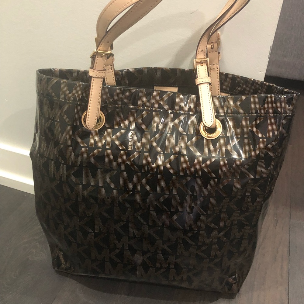 Michael Kors Jet Set Shiny Tote - Picture 3 of 4
